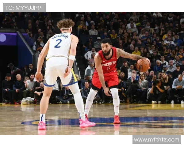 2月12日雷霆与勇士激烈对抗引发冲突赛后分析与球迷反应 2月12日雷霆与勇士激烈对抗引发冲突赛后分析与球迷反应